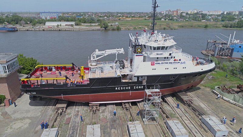 Астраханская «Звездочка» спустила на воду буксир-спасатель