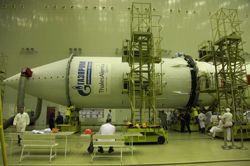 Общая сборка ракеты-носителя «Протон-М» для запуска спутника «Ямал-601»
