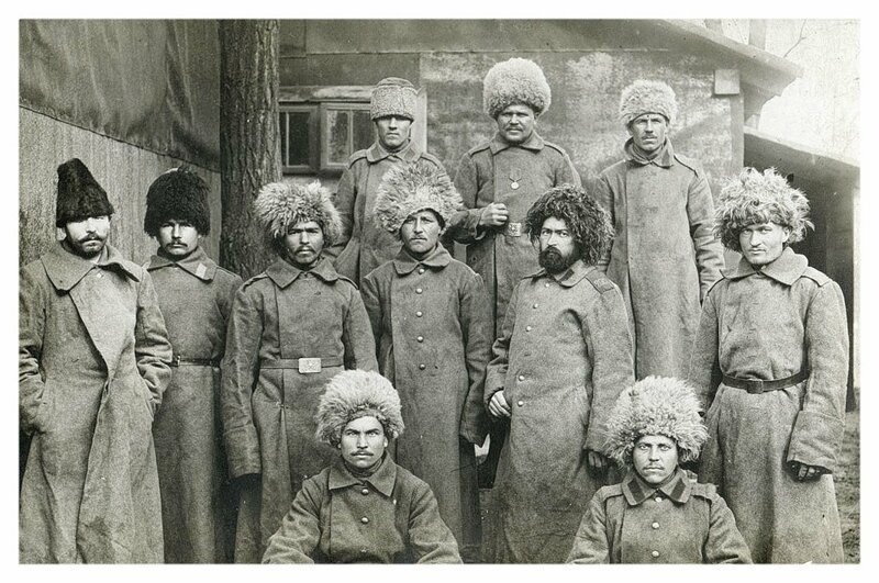 Мундир английский, погон французский, табак японский, правитель омский