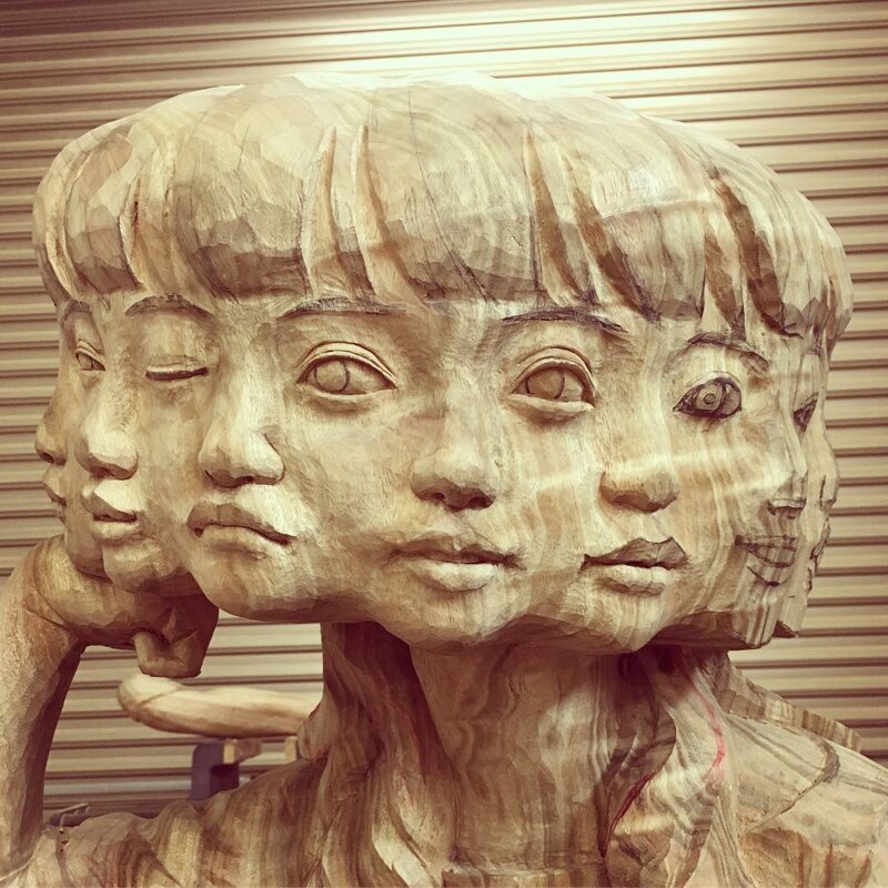 Японский скульптор творит сюрреализм из дерева