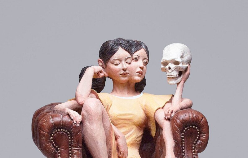 Японский скульптор творит сюрреализм из дерева