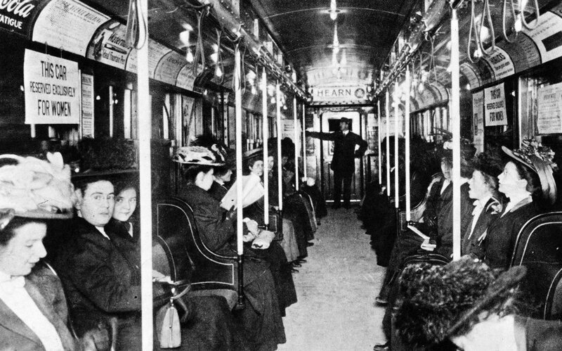 Вагон "только для женщин" в нью-йоркском метро, 1919 год.