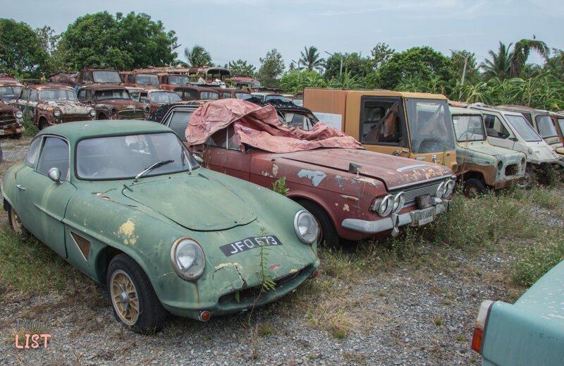 Кладбище ретро автомобилей в Таиланде