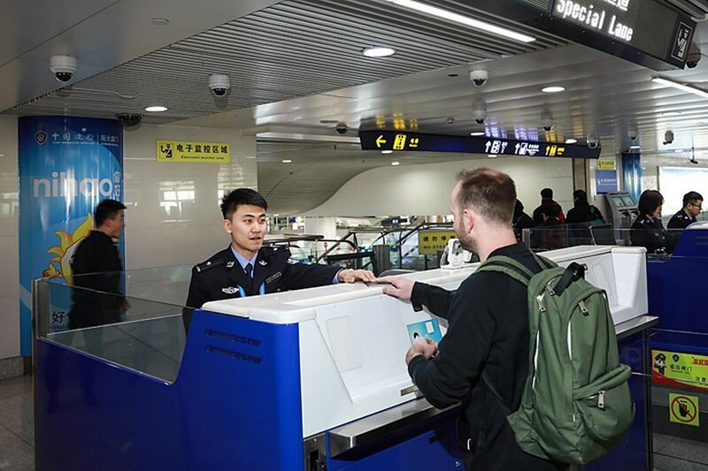 У российских туристов при въезде в Китай начнут проверять переписку