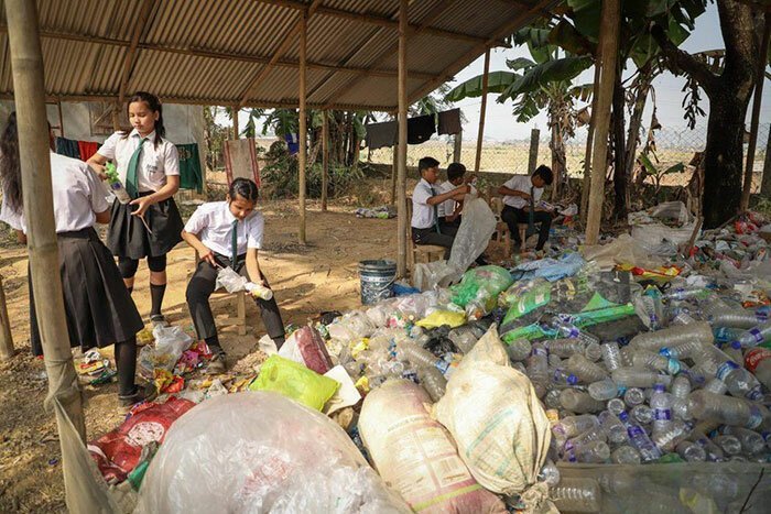 Школа, за обучение в которой нужно платить мусором