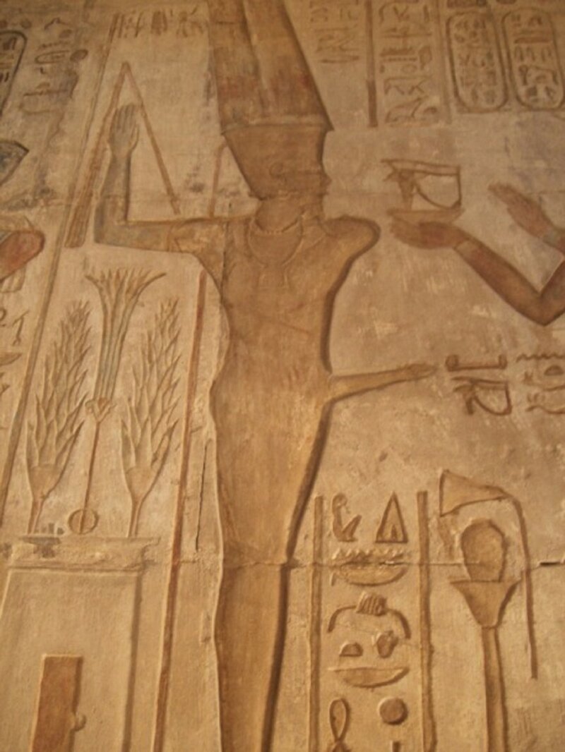 У фараонов был особый праздник - бога Мин, во время которого все присутсвующие мужчины эякулировали в Нил, как до этого делал их фараон, для того, чтобы Нил был более плодороден