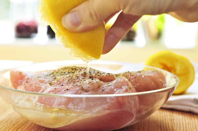 Действительно ли лимон способен сделать мясо полезнее?