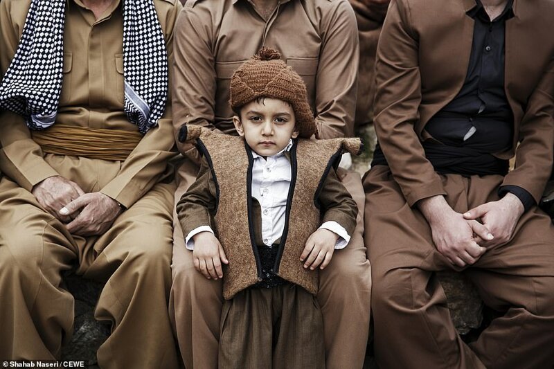 Иранский мальчик в национальной одежде на празднике Новруз. Фото - Шахаб Насери