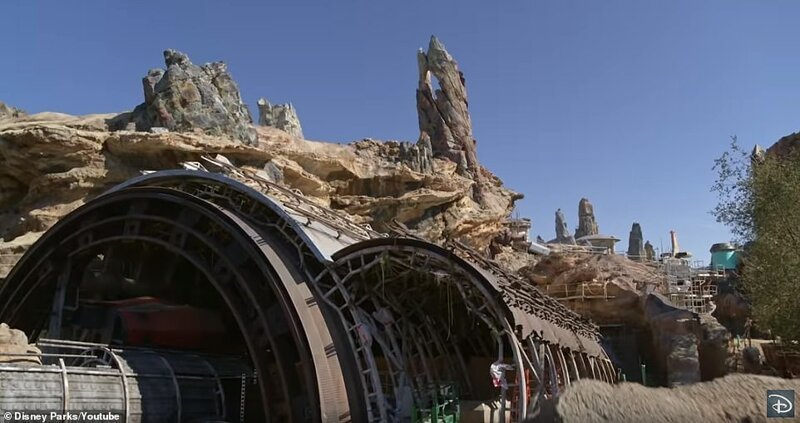 В Диснейленде открыли мини-вселенную "Звездных войн"