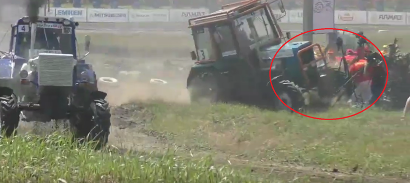 В Ростовской области трактор влетел в толпу журналистов