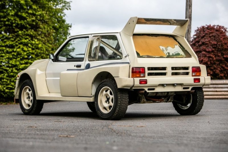 На аукционе будет продан новый раллийный хэтчбек MG Metro 6R4 из 80-х