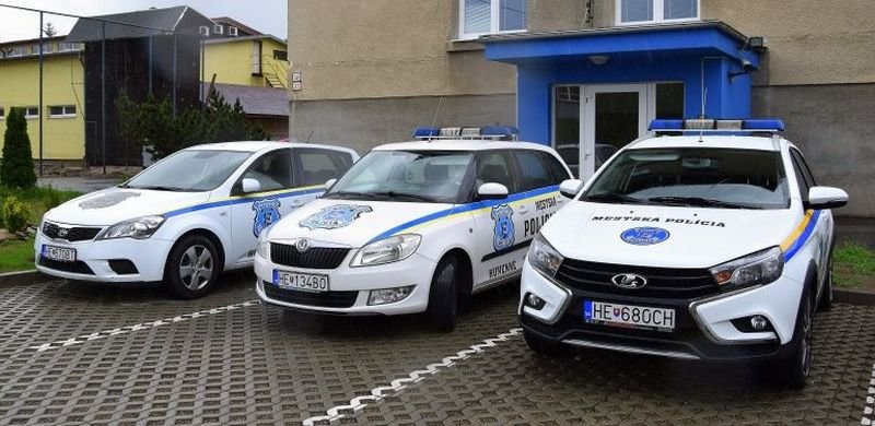 Полицейские Словакии получили новый служебный автомобиль - это Lada Vesta