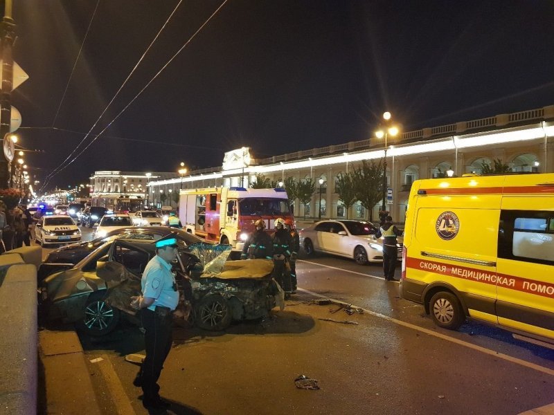 Авария дня. Нетрезвый молодой водитель устроил серьезное ДТП в центре Петербурга