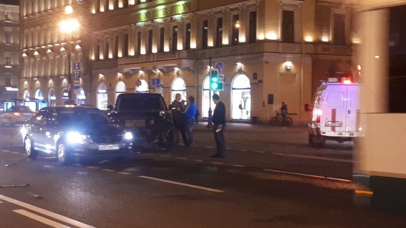 Авария дня. Нетрезвый молодой водитель устроил серьезное ДТП в центре Петербурга
