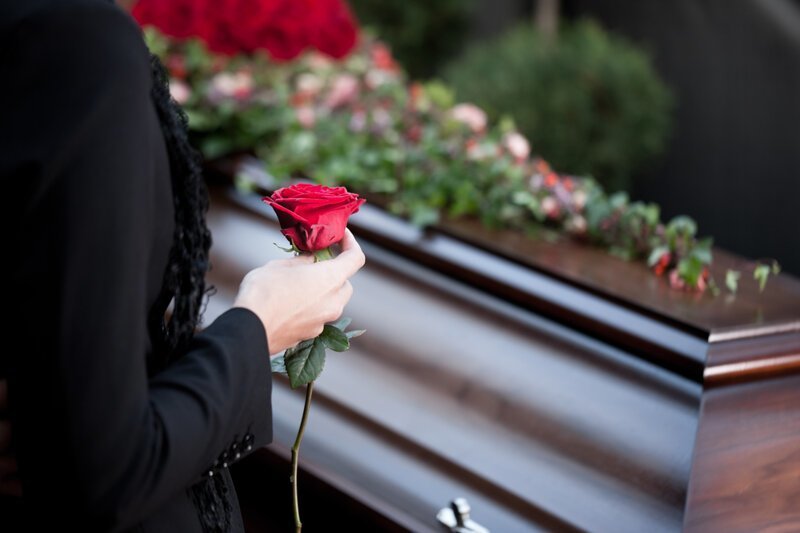 Почему белые тапочки - символ похорон и смерти?