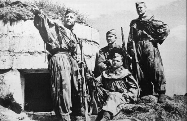 Смекалка наших советских снайперов во время боев на Верхнем Дону, позволила без потерь уничтожить все минометное немецкое подразделение