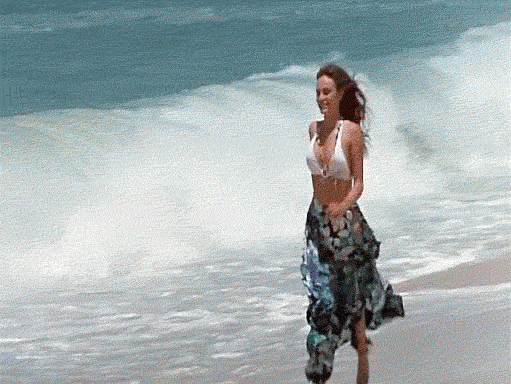 Девушки и море