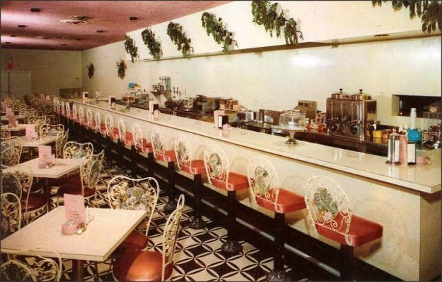 Кафе и бар в отеле Windsor в Южном Фолсбурге, Нью-Йорк
