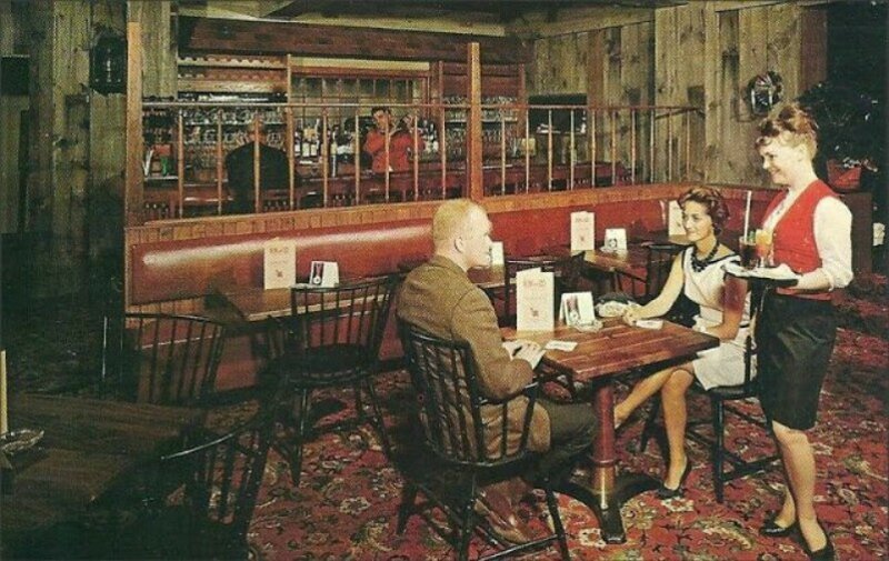 Бар и лаундж The Tavern Bar & Lounge в отеле Eastland Motor, Портленд, штат Мэн