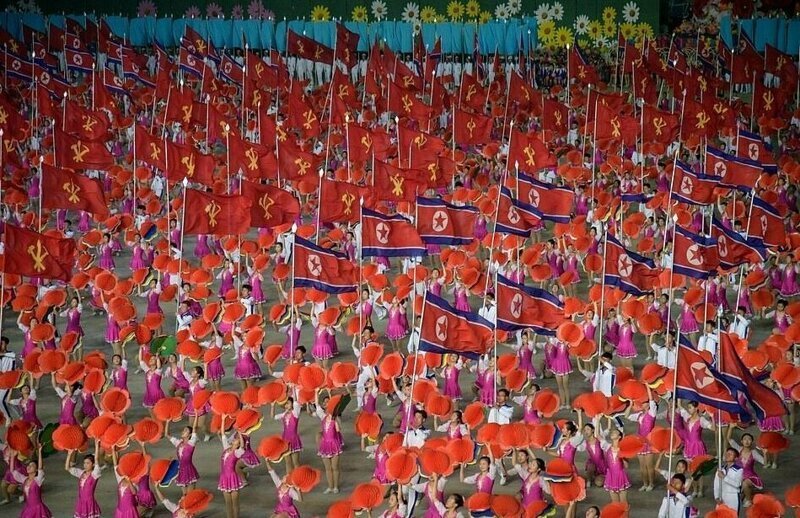 100 тысяч северных корейцев станцевали в унисон