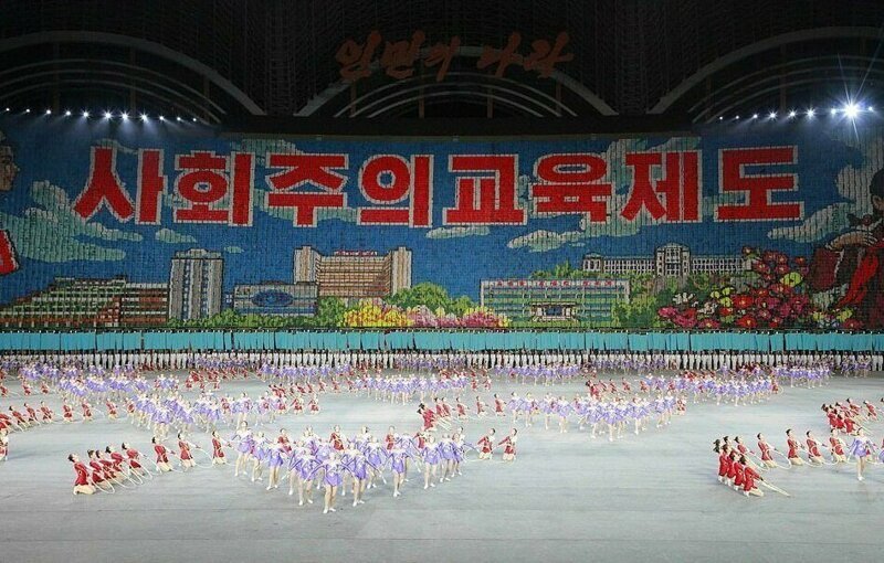 100 тысяч северных корейцев станцевали в унисон