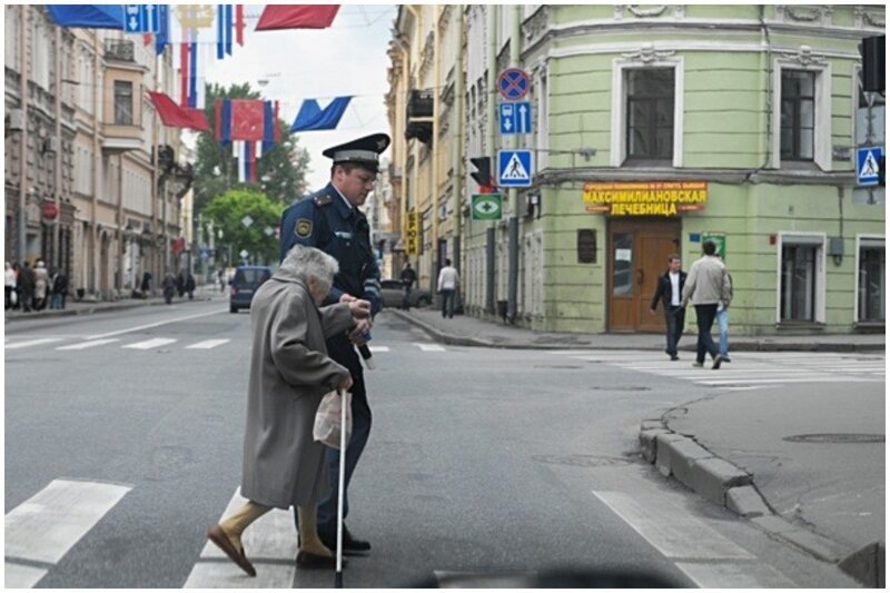 И полицейский не обязан переводит старушек через дорогу, но он сделал это и спасибо ему