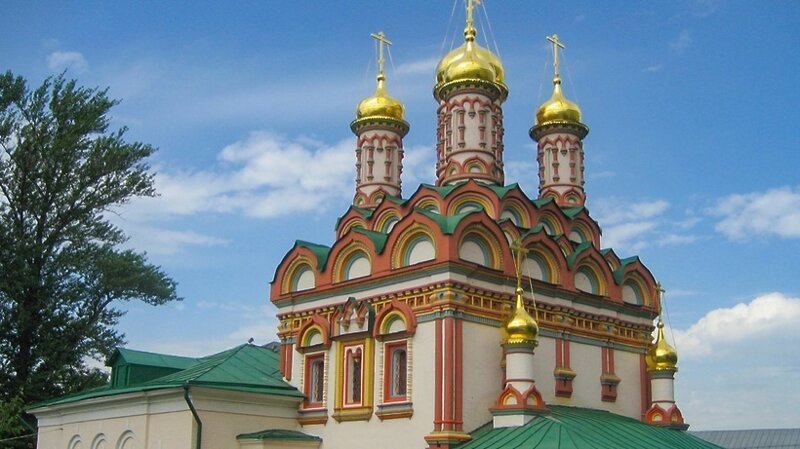 Специалисты завершили реставрацию куполов и фасадов храма Николая Чудотворца в Москве