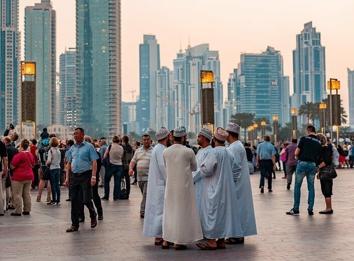 Почему арабские мужчины носят белую одежду?