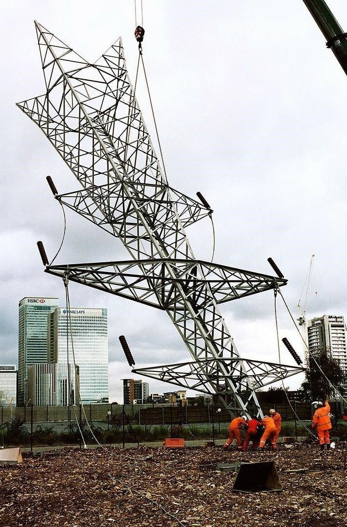 10 работ британского скульптора, у которого руки так и чешутся побаловаться с гравитацией