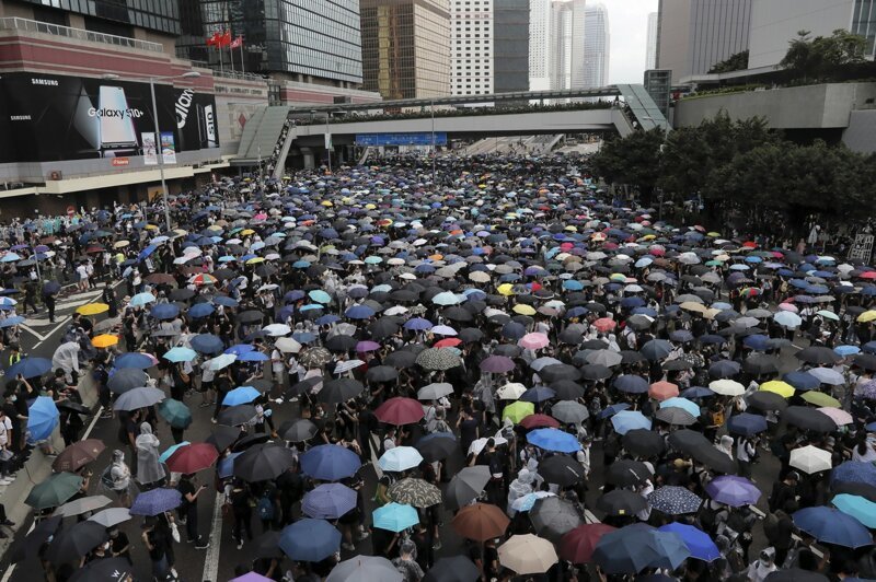 1. Протестующие в Гонконге