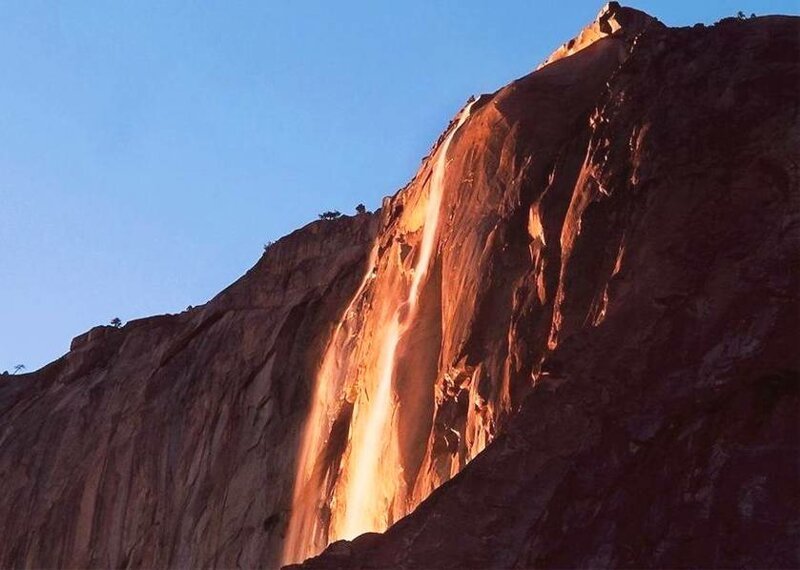 25. "Огненный" водопад