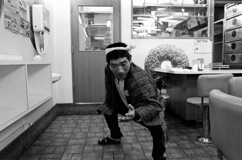 8. Приветствие якудза, Mr. Donuts, 1979 г.