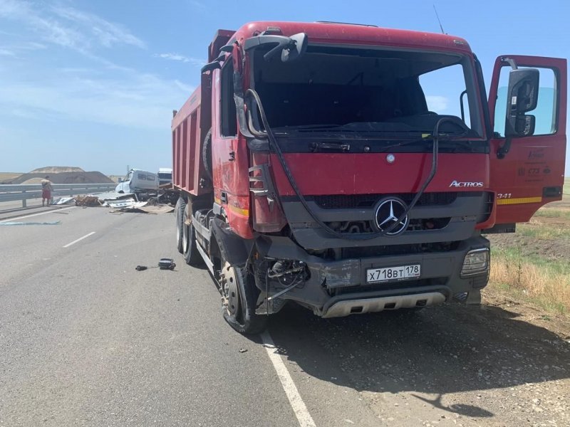 Авария дня. В Крыму грузовик протаранил ГАЗель
