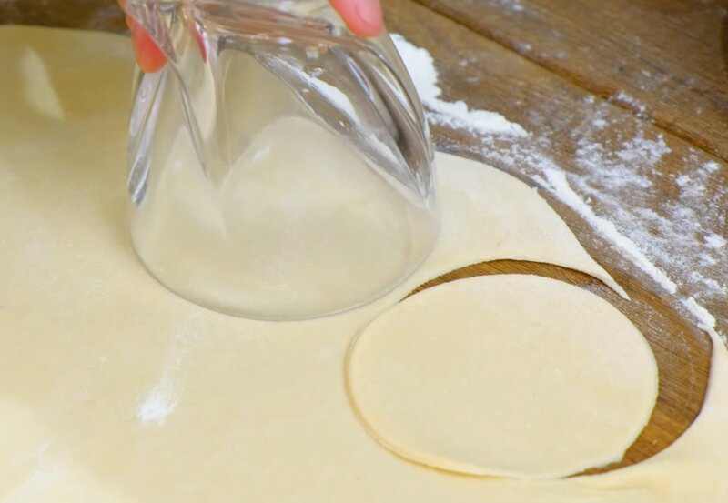 Тесто на ледяной воде...ВАРЕНИКИ с вишней: тонкое тесто не рвется и удерживает сочную начинку