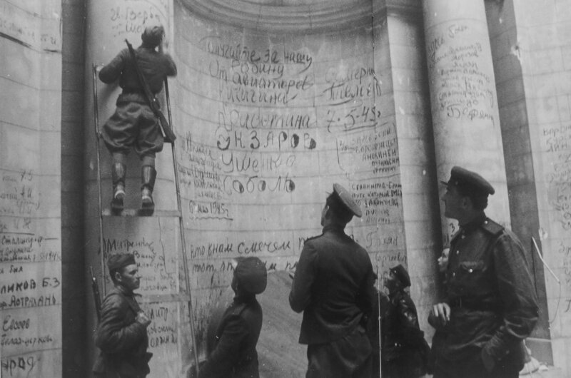 На медали в честь 75-летия Победы будет изображён солдат у стен Рейхстага