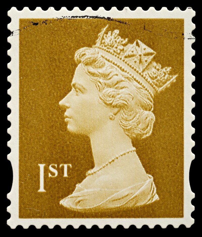 3. Законодательство Великобритании запрещает приклеивание марки с изображением королевы вверх ногами.