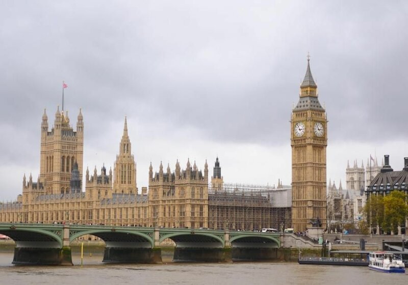 1. В Великобритании, депутатам парламента запрещено… умирать в здании этого самого парламента.