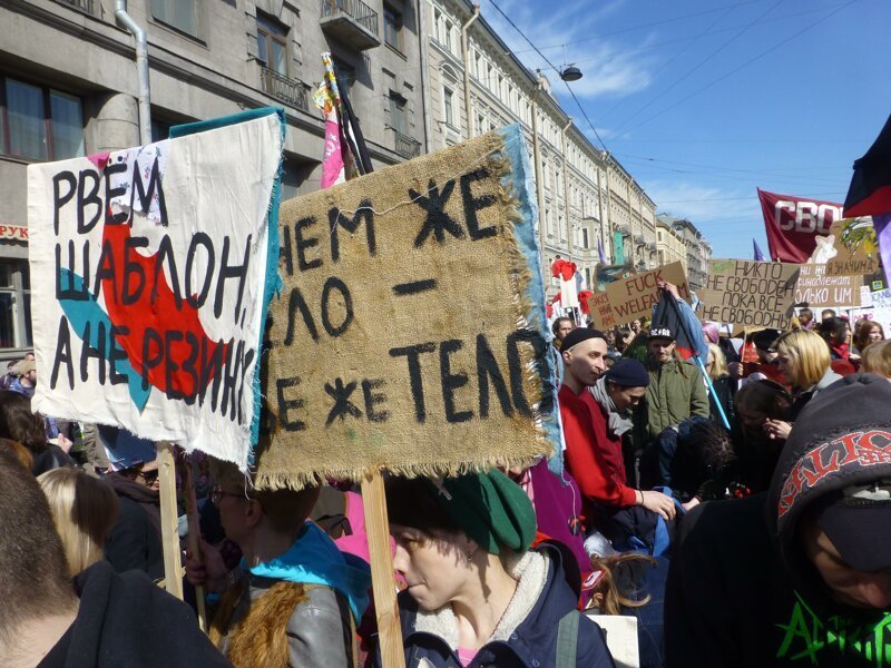 Активистки "Серебряной Розы" на первомайском шествии в Санкт-Петербурге