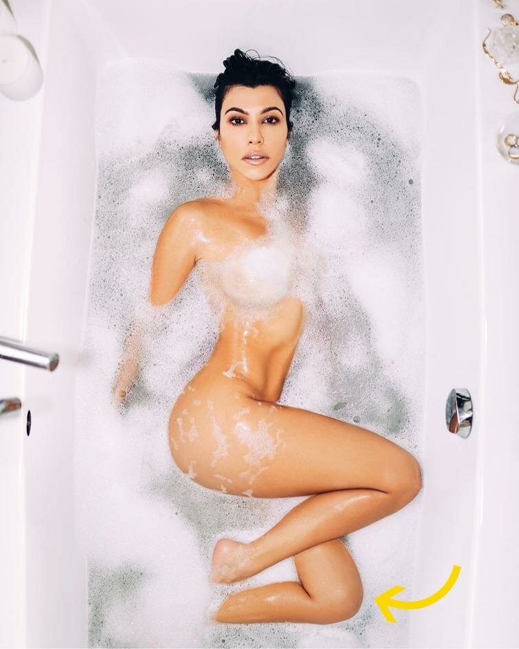 Кортни Кардашьян разместила эту фотографию себя в ванной, и фанаты были напуганы странным положением ее ног