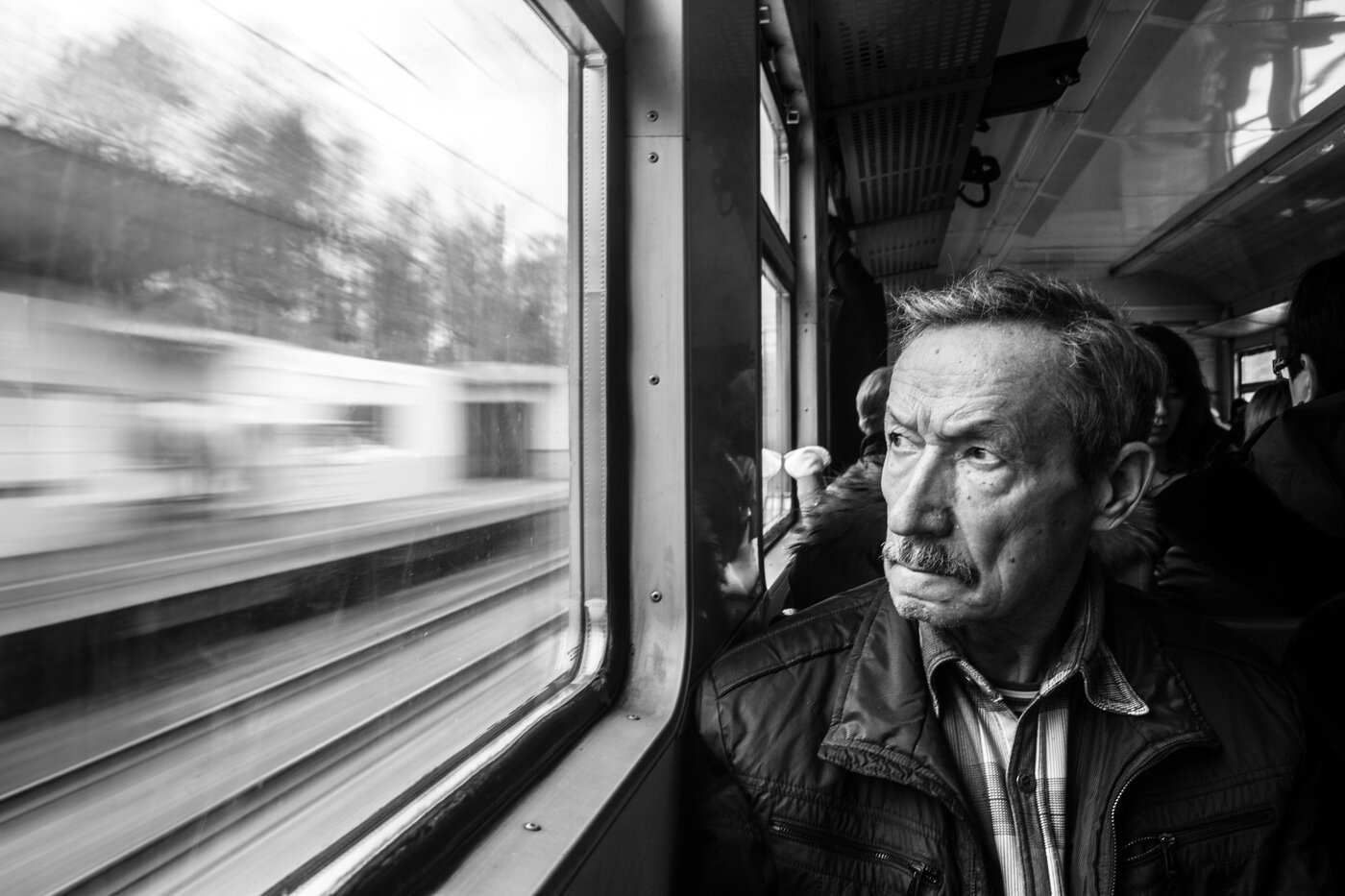 Дедушка в поезде