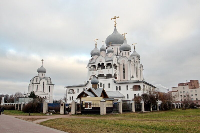 В Санкт-Петербурге на Пискаревском достроили самый крупный новый храм