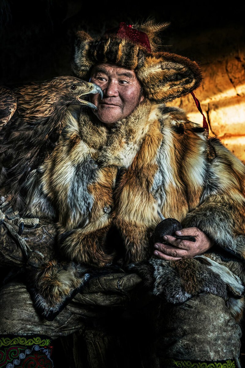 10. Казахи — народ тюрского происхождения, большей частью проживающий в Казахстане