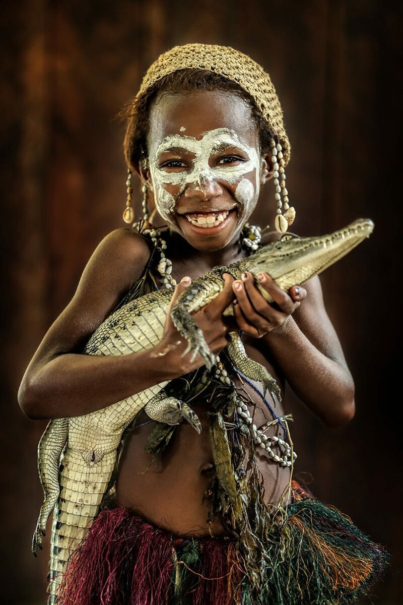22. Папуасская девочка, проживающая на реке Сепик в Новой Гвинее