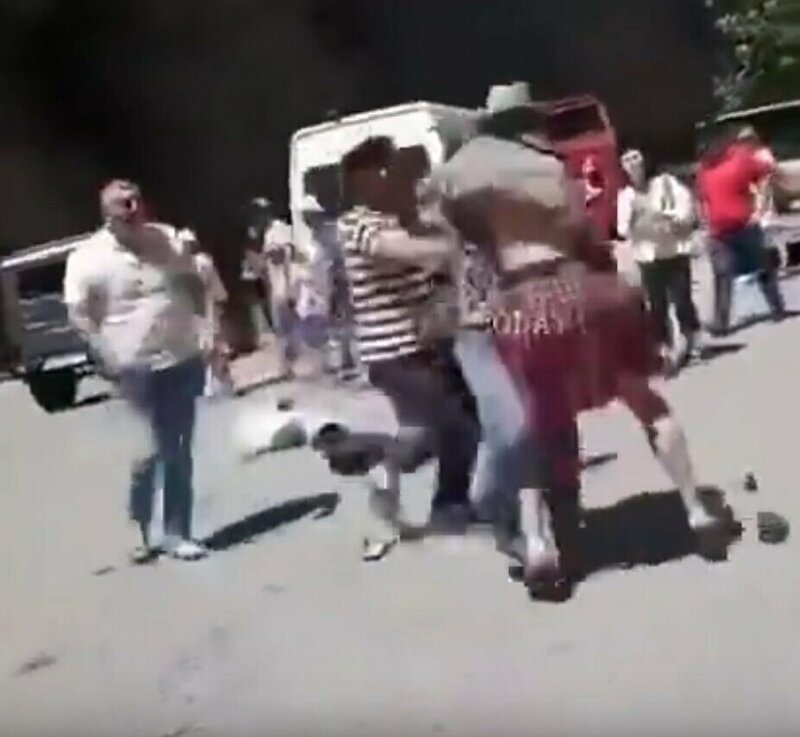В Абхазии местный житель набросился с кулаками на туриста в шотландском килте