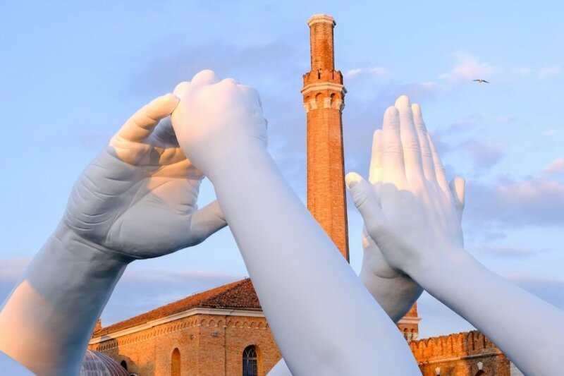 Новая монументальная инсталляция в честь Венецианской биеннале 2019