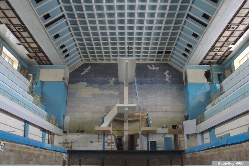 Так гибнет история. Заброшенный "Дворец Водного Спорта" в Москве