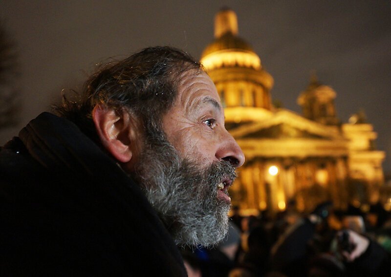 Со временем у пламенного либерала тоже нелады. Призвал к акции в поддержку Голунова, хотя того к этому моменту уже «выпустили из застенок».