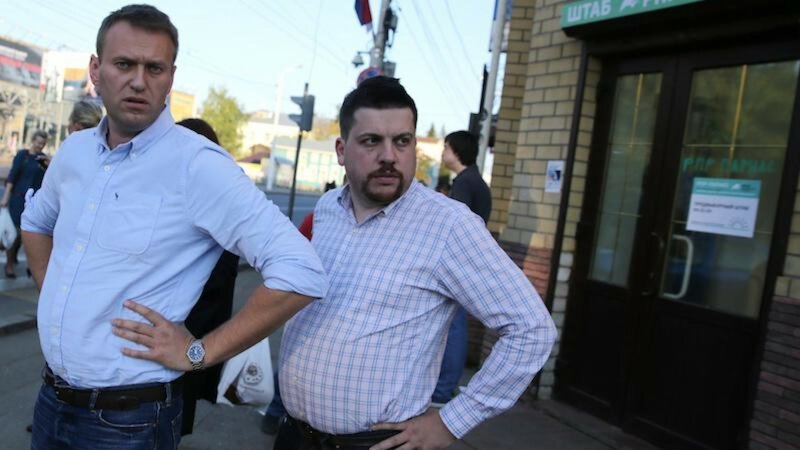Но невдомек им, что люди оценивают своих потенциальных избранников по конкретным делам, а не по болтовне. 