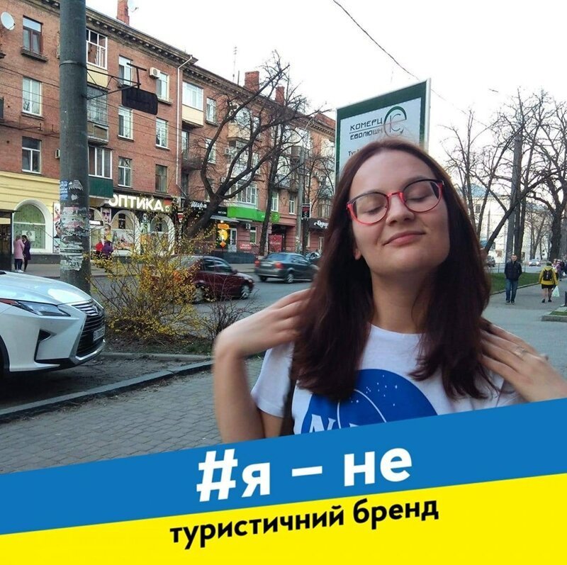 Украинки обиделись на Зеленского и запустили акцию "Я тебе не бренд"