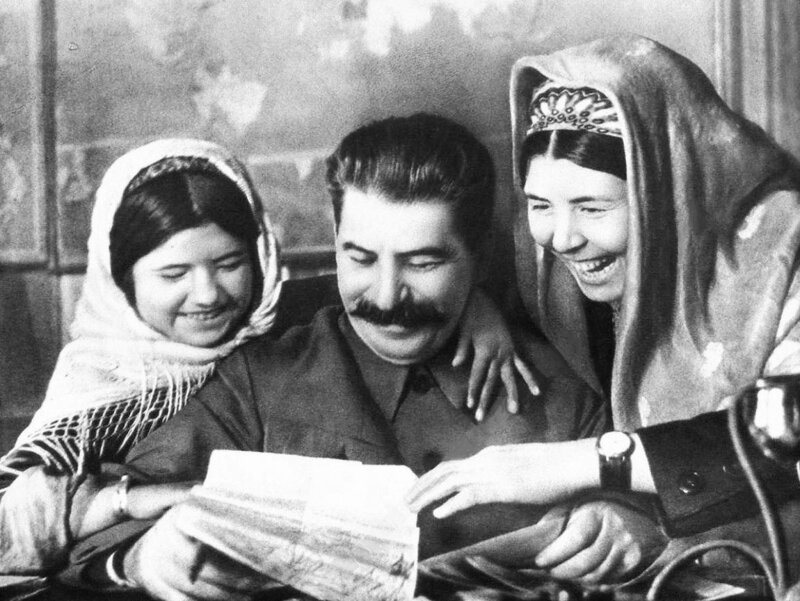 Однако она смогла и её пригласили в Москву - к Сталину - человек труда в те годы высоко ценился